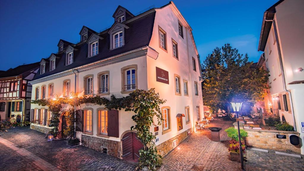 a large white building with ivy growing on it at Romantik Hotel Meisenheimer Hof in Meisenheim