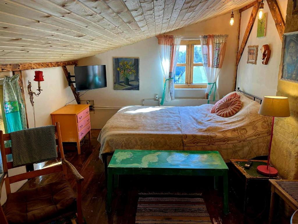 a bedroom with a bed and a table in it at Casa Ricardo in Svendborg