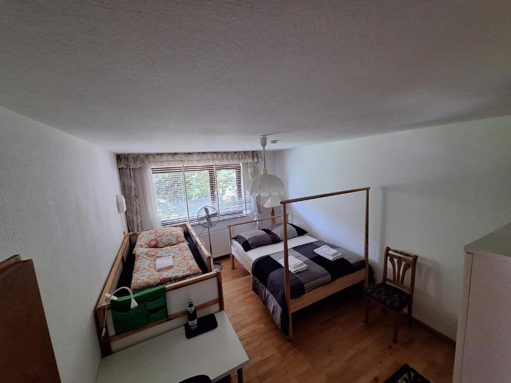 a small room with a bed and a bed at Forstoase Deister in Bredenbeck