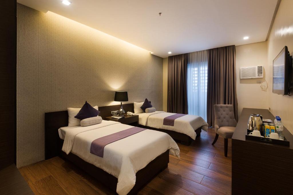 Postel nebo postele na pokoji v ubytování Lenox Hotel