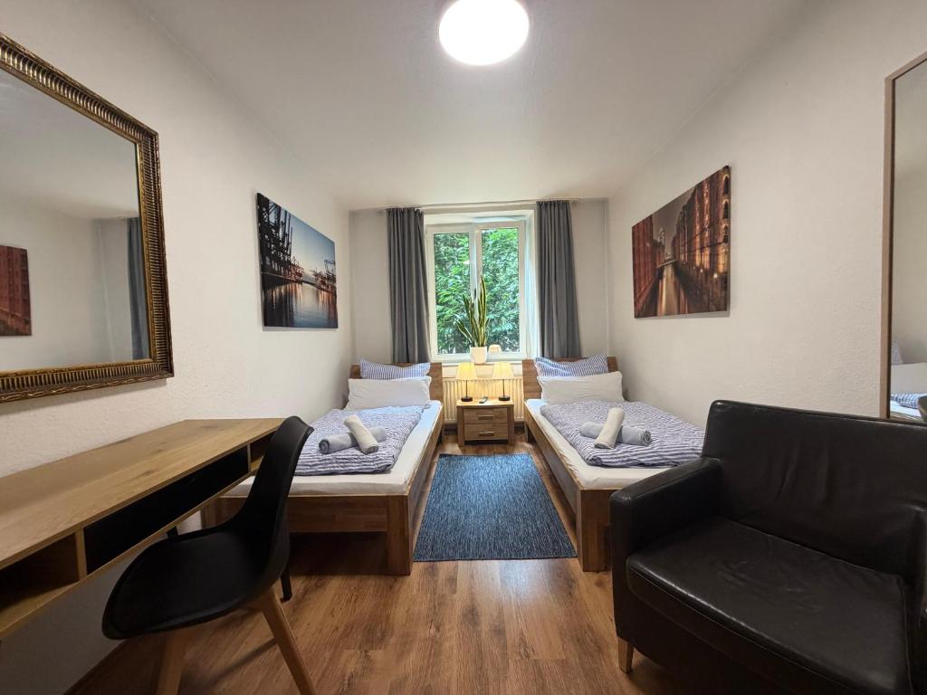 a living room with a couch and a table at Basement Rotherbaum in Hamburg