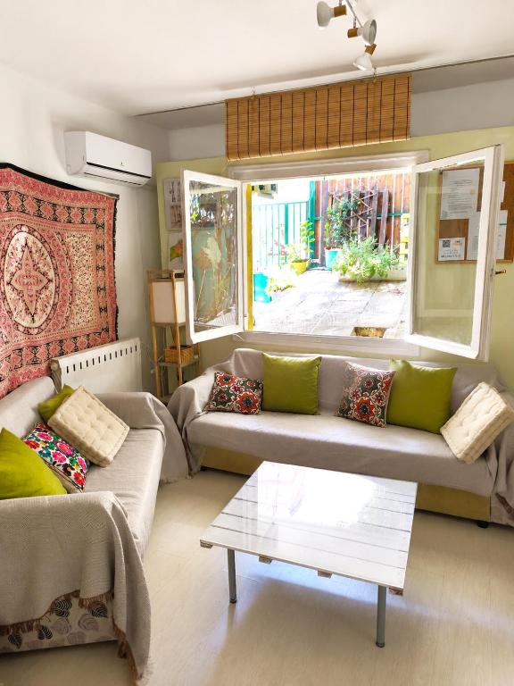 Spacious 2BR Boho Zen House with Private Garden
