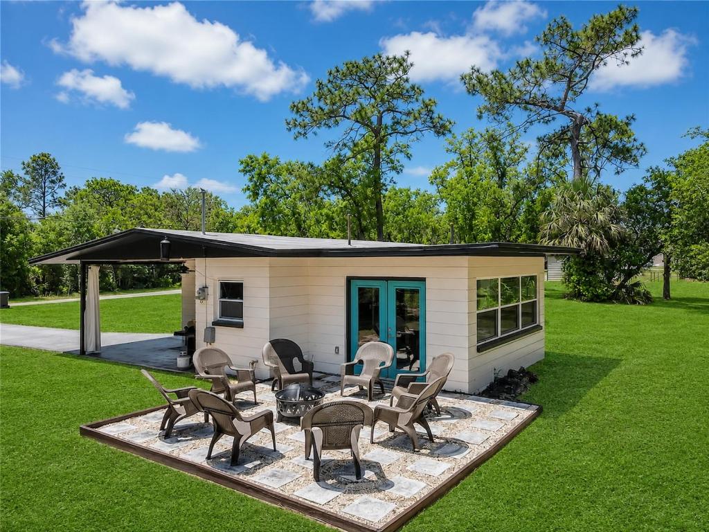 a tiny house with a table and chairs in a yard at The Crystal River House in Crystal River