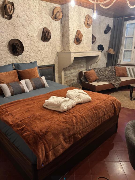 a bedroom with a large bed and a couch at Hélios ranch in Varennes-le-Grand