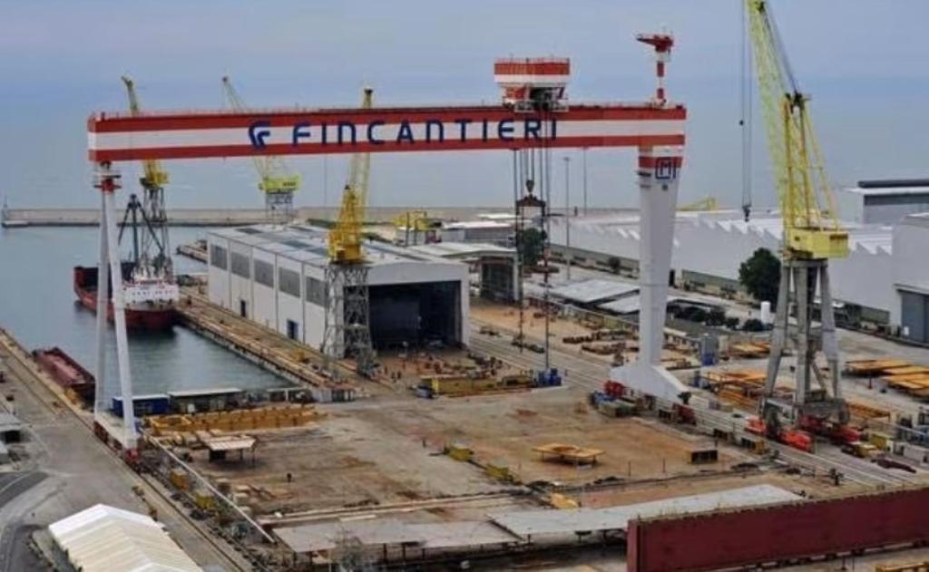 a construction site with a large crane at Archi di Vesna in Ancona