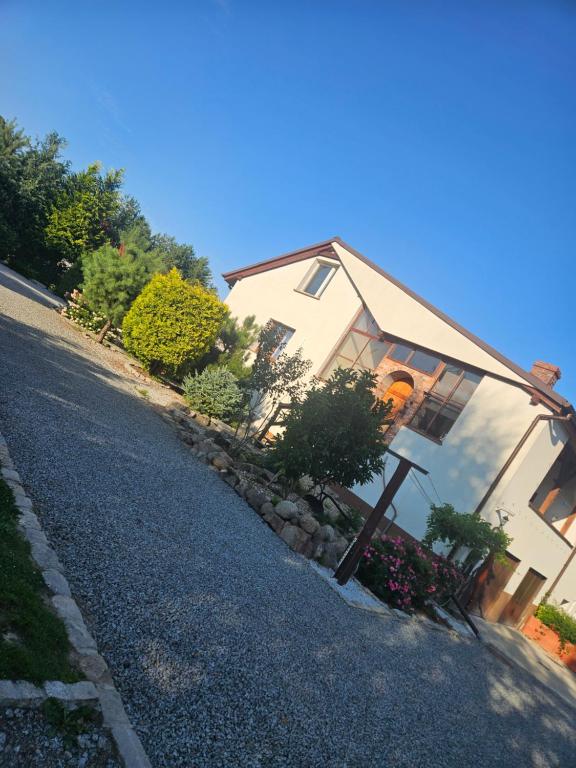 a house sitting on the side of a road at Noclegi w Dolinie Baryczy in Radziądz