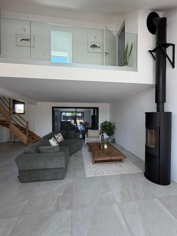 a living room with a couch and a fireplace at Villa Danni in Quiberon