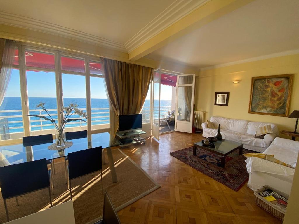 Seafront Flat on the Promenade - Next to Negresco