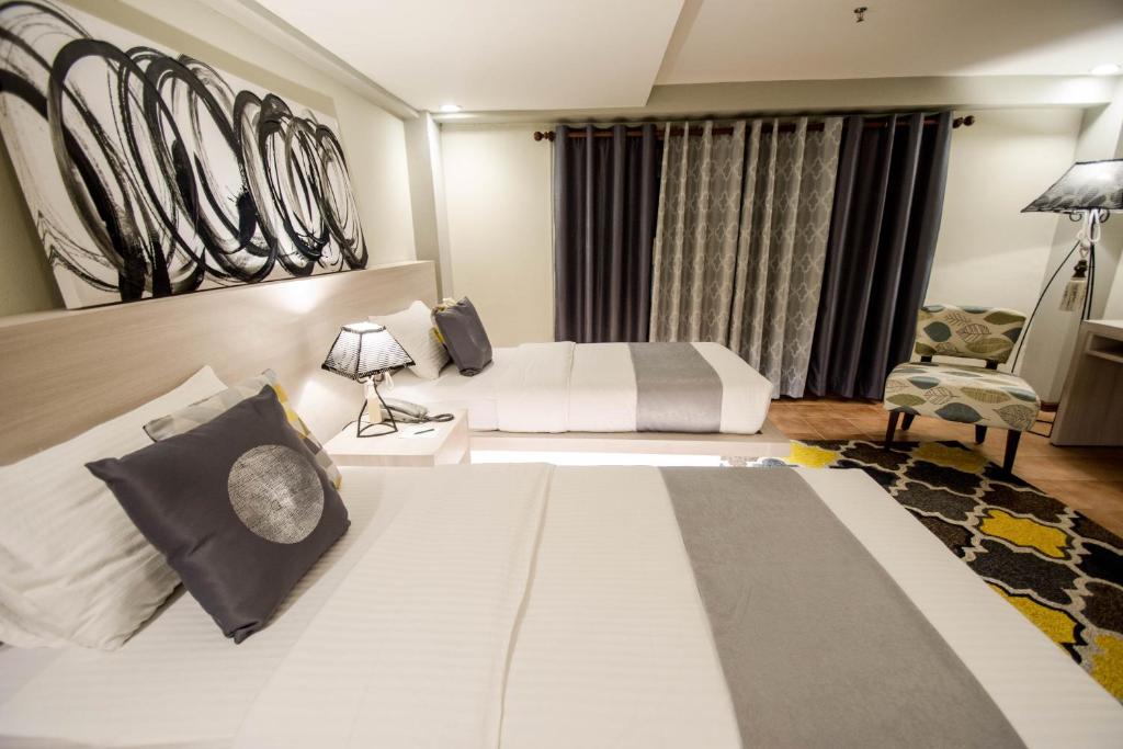 Postel nebo postele na pokoji v ubytování Almont City Hotel