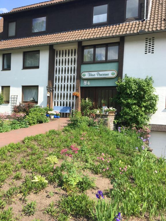 a building with a lot of flowers in front of it at Pension Panorama in Hitzacker