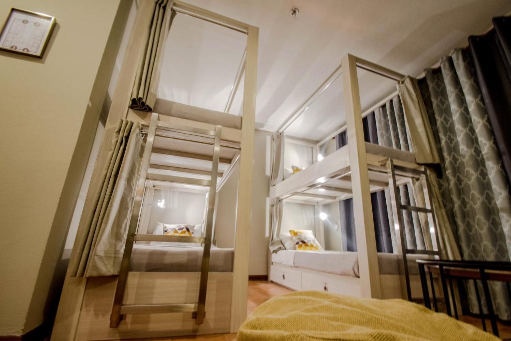 Postel nebo postele na pokoji v ubytování Almont City Hotel