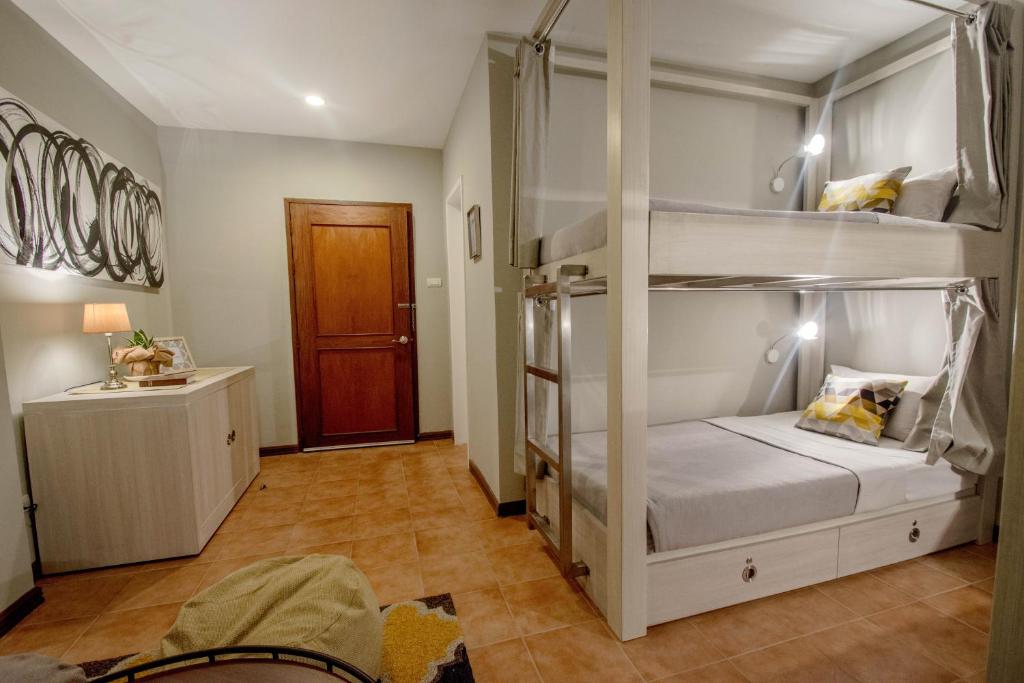 Postel nebo postele na pokoji v ubytování Almont City Hotel