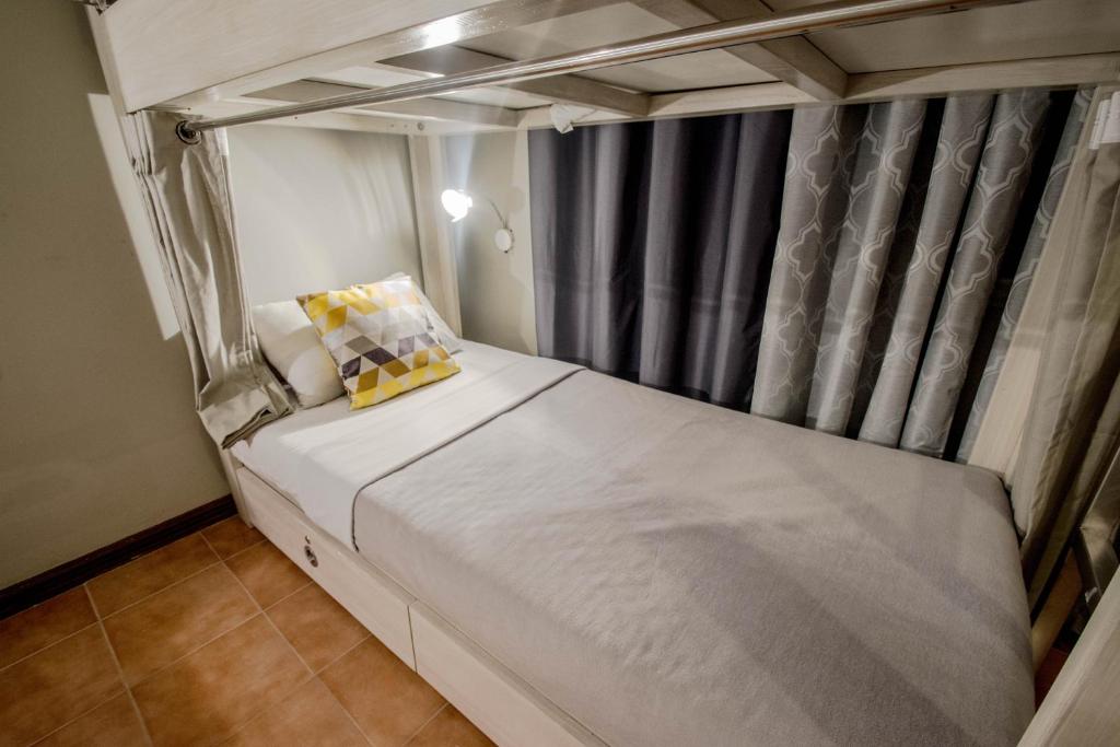 Postel nebo postele na pokoji v ubytování Almont City Hotel