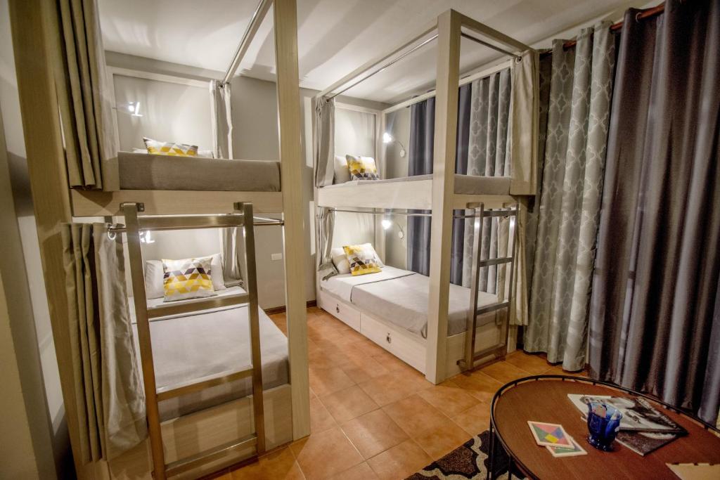 Postel nebo postele na pokoji v ubytování Almont City Hotel
