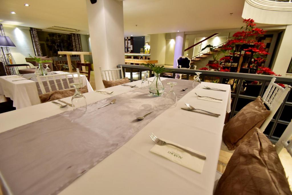 Posezení v ubytování Almont City Hotel