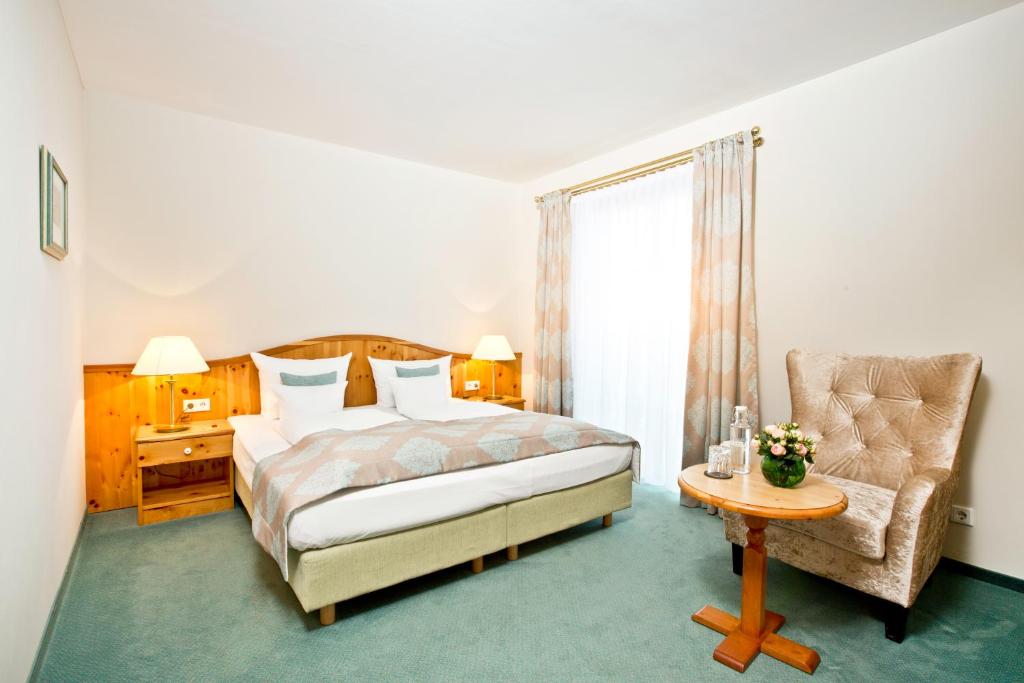 Postel nebo postele na pokoji v ubytování Hotel Freisinger Hof
