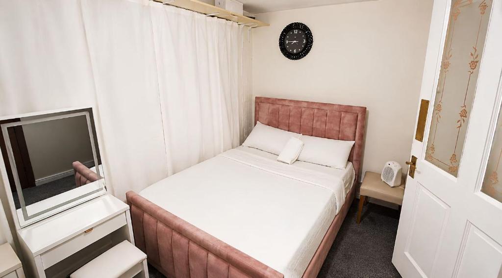 a small bedroom with a bed and a television at Cozy Private Room Near Everything in Kent