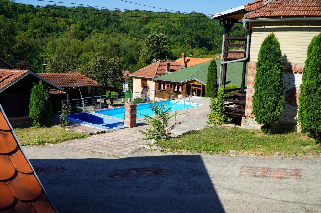 an aerial view of a house with a swimming pool at Etno Resort Lipa 