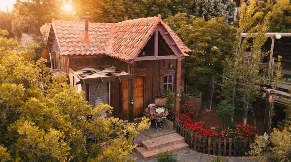 a model of a small house in the woods at Fashet alsalt-فشة السلط in Al Salt