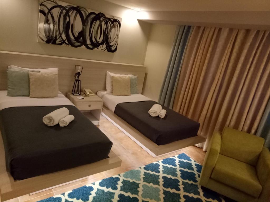 Postel nebo postele na pokoji v ubytování Almont City Hotel