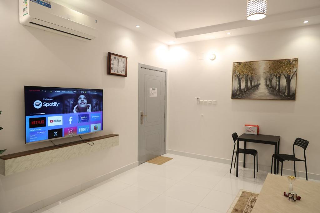 a living room with a flat screen tv on a wall at City residence in Medina