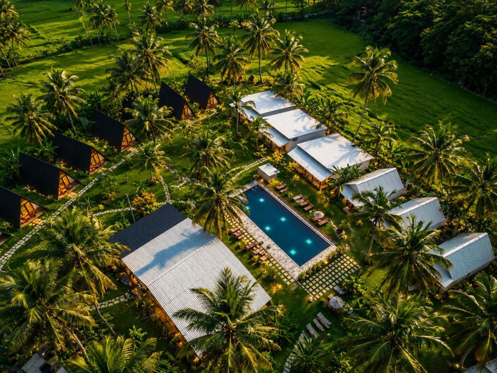 an overhead view of a resort with palm trees and a pool at The Ramp Udawalawe in Udawalawe