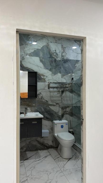 a bathroom with a toilet and a sink at Hotel Herradura in Herradura