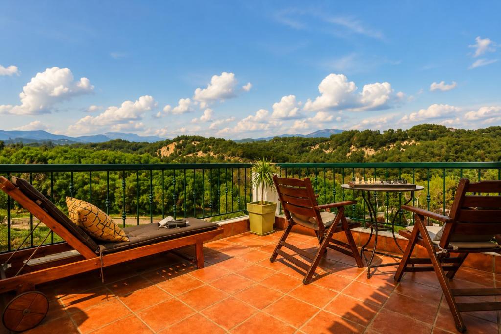 a balcony with chairs and a table and a view at Studio Acropolis Serres Parking EV Next to Center in Serres