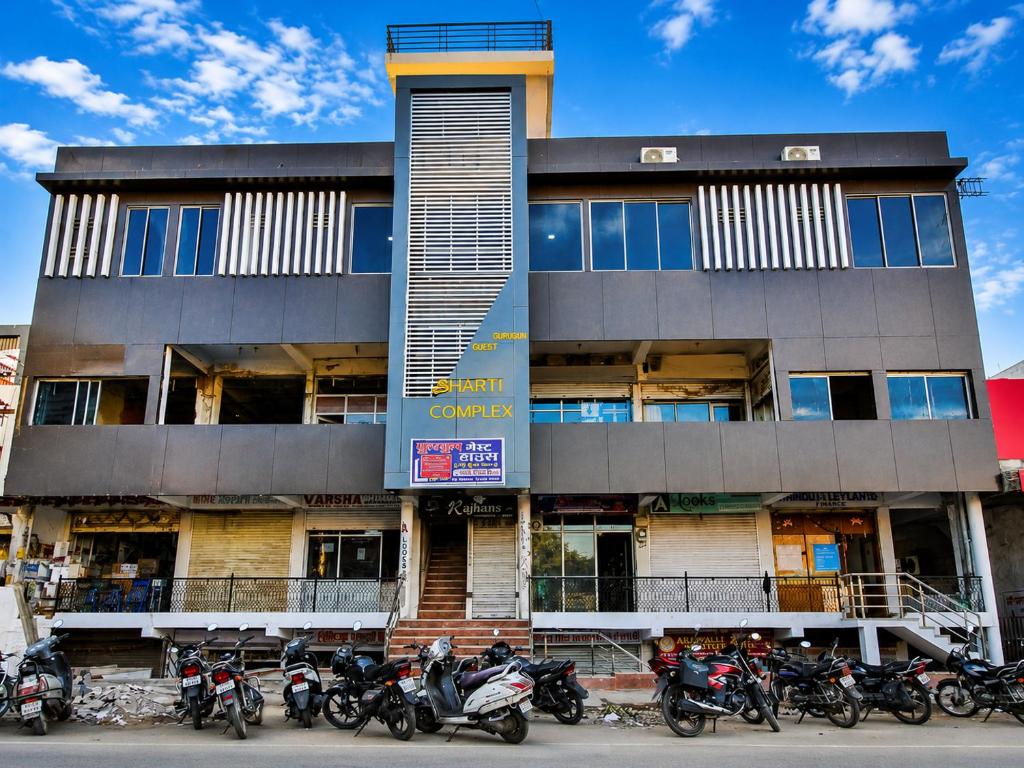 a group of motorcycles parked in front of a building at Hotel Gungun Jawai, Sumerpur in Sheoganj