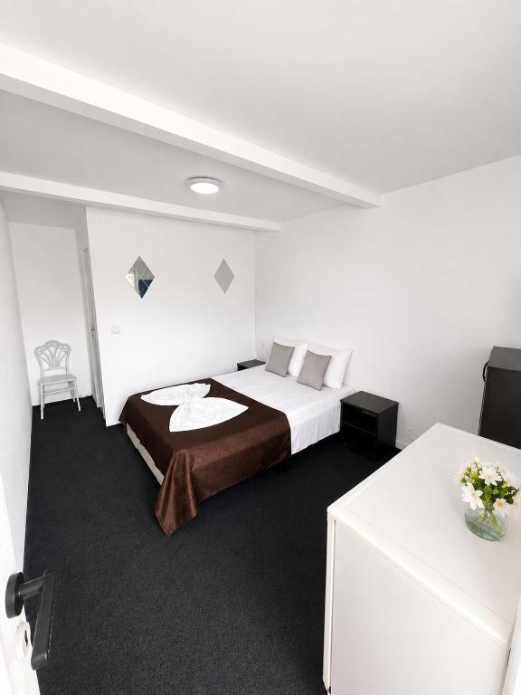 a hotel room with a bed and a table at Casute tip A costinesti in Costinesti