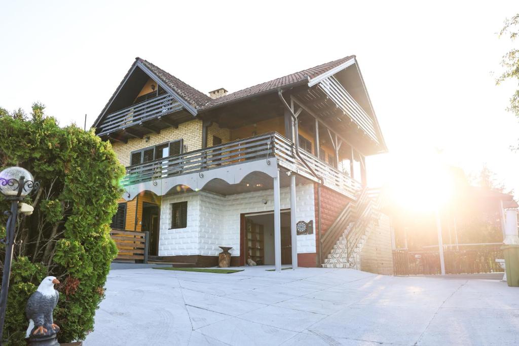 a large house with a balcony on top of it at Villa Ferra in Virovitica