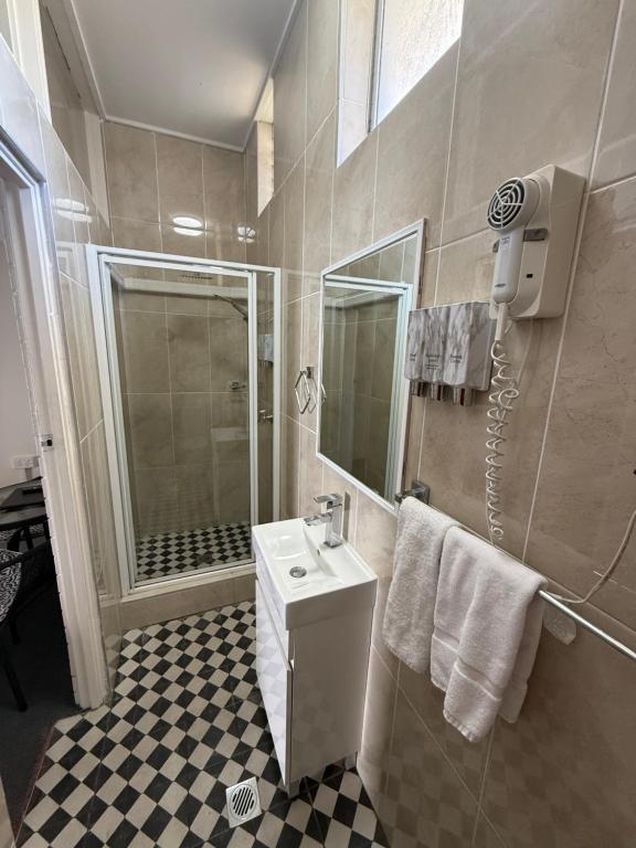 Coffs Shearwater Motel - Deluxe Triple Room