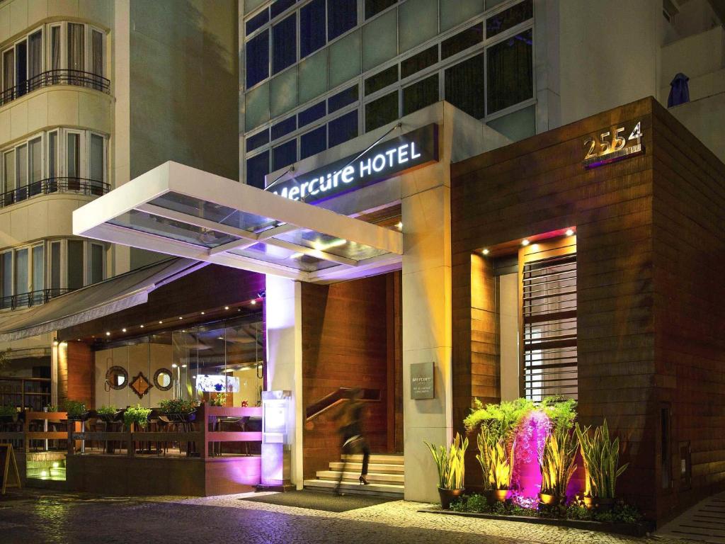 a hotel building with a sign on the front of it at Mercure Rio Boutique Hotel Copacabana in Rio de Janeiro
