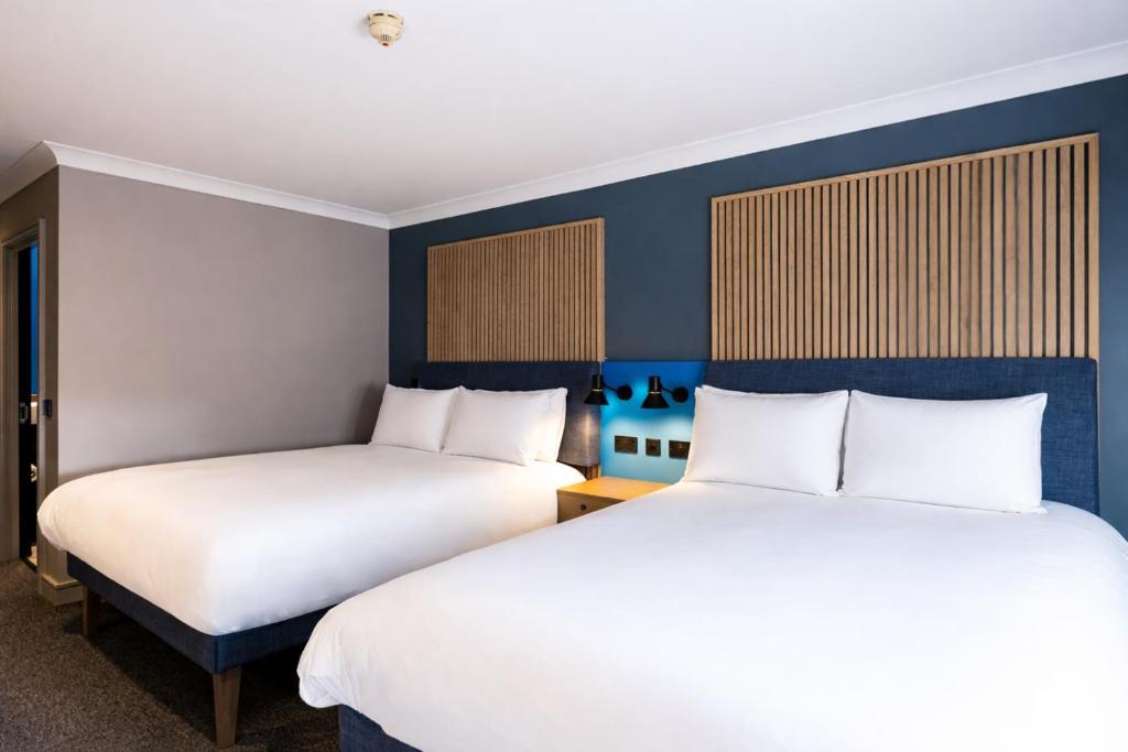 Village Hotel Leeds North - 