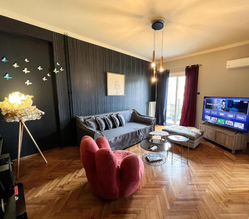 15 minutes walking distance from Acropolis