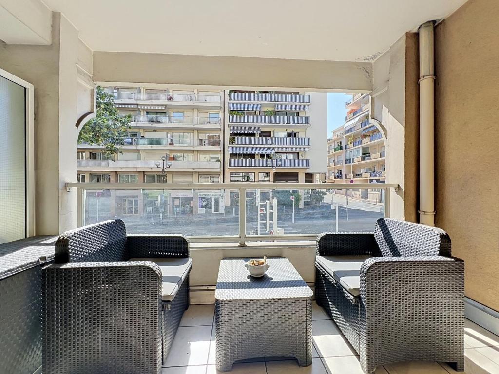 2P - terrasse proche centre & plages