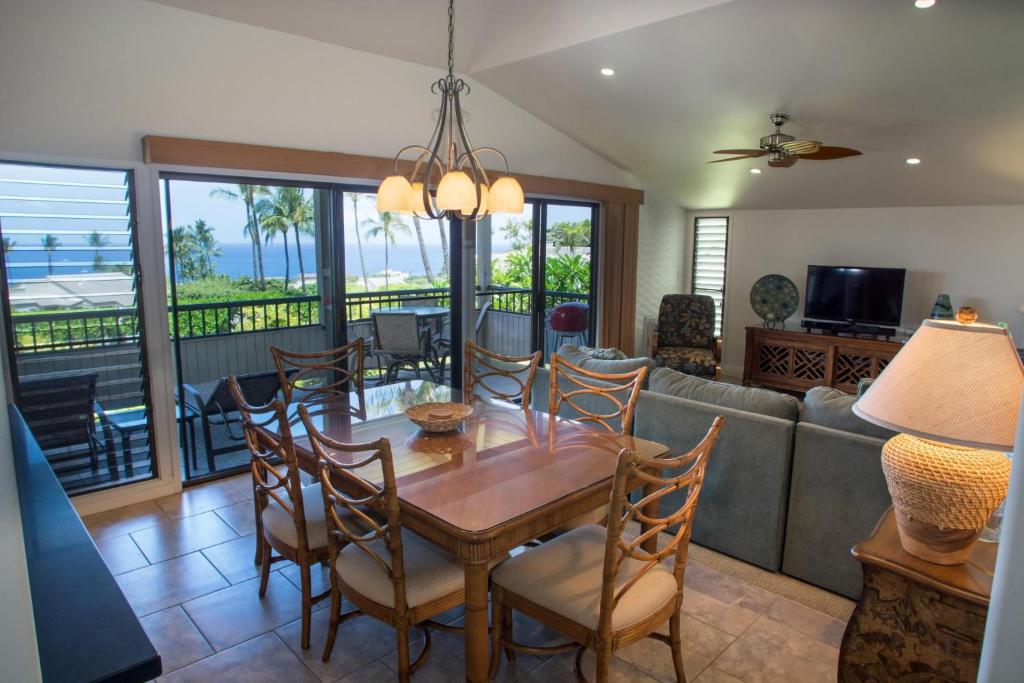 a living room with a table and chairs and a couch at Wailea Ekolu 1706 in Wailea