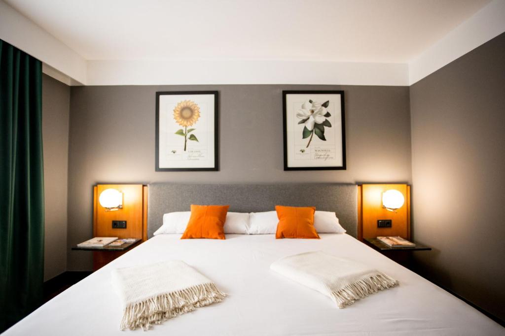 
Een bed of bedden in een kamer bij Hotel Malcom and Barret
