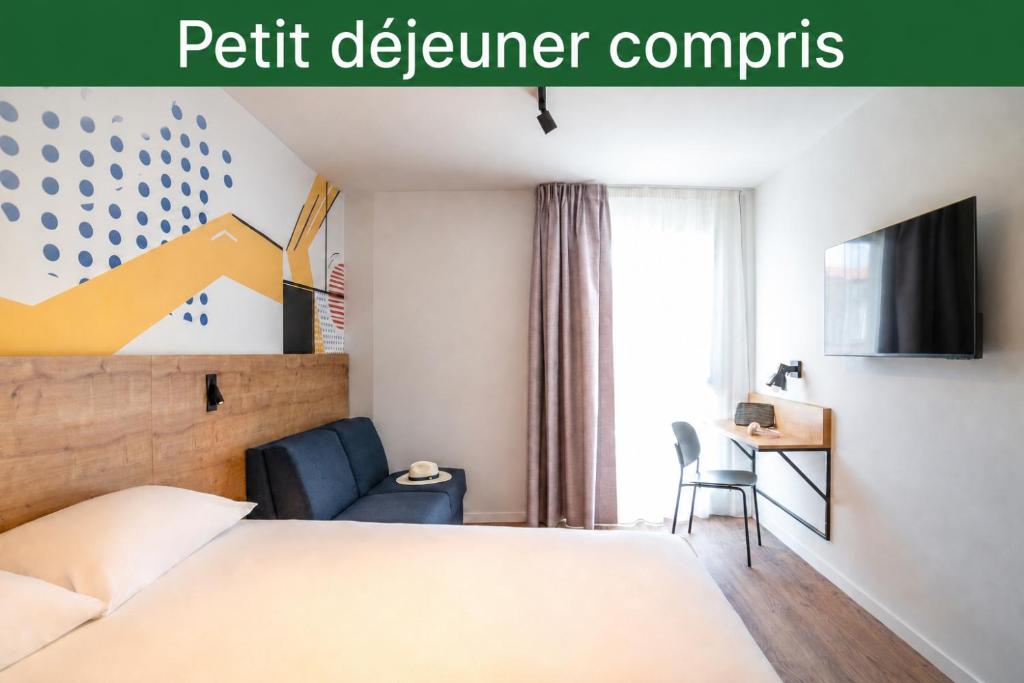a hotel room with a bed and a desk at ibis Styles Angouleme Centre in Angoulême