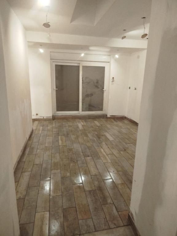 an empty room with a tile floor at Le Cocon de Mollien avec Cour in Calais
