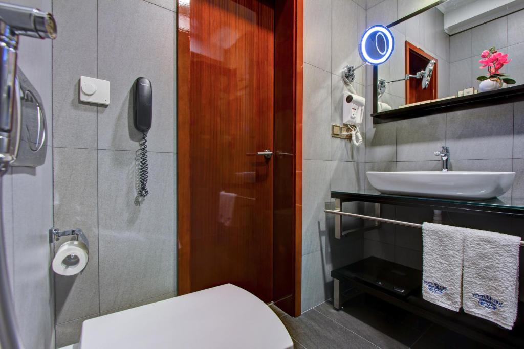 Koupelna v ubytování Hotel Lulu
