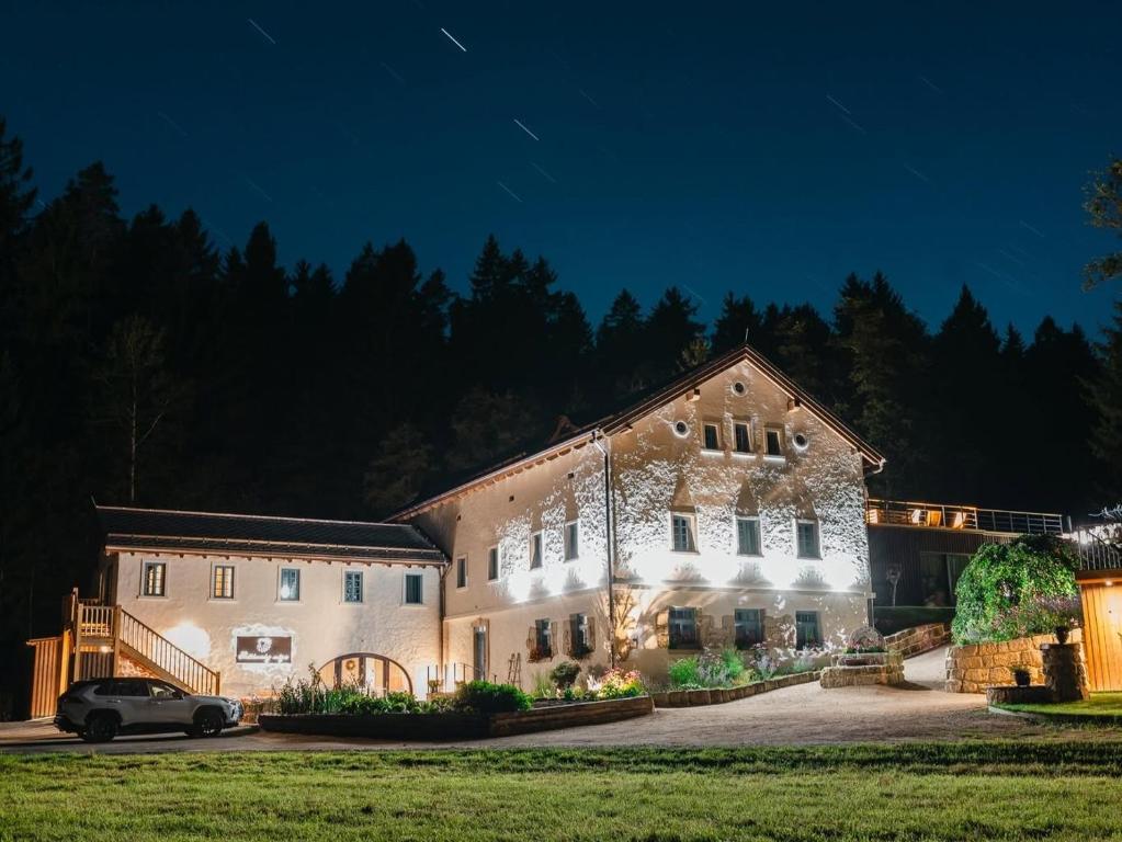a house with christmas lights on it at night at Podhlavický mlýn in Všelibice
