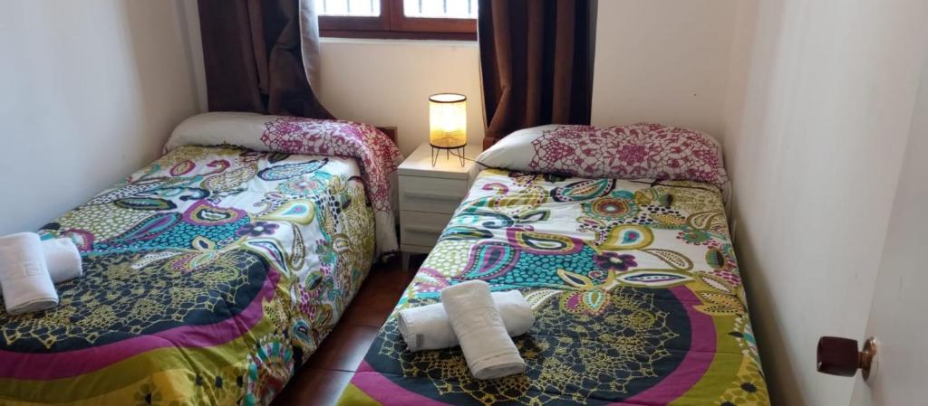 a room with two beds in a room at La Xastra in Celorio