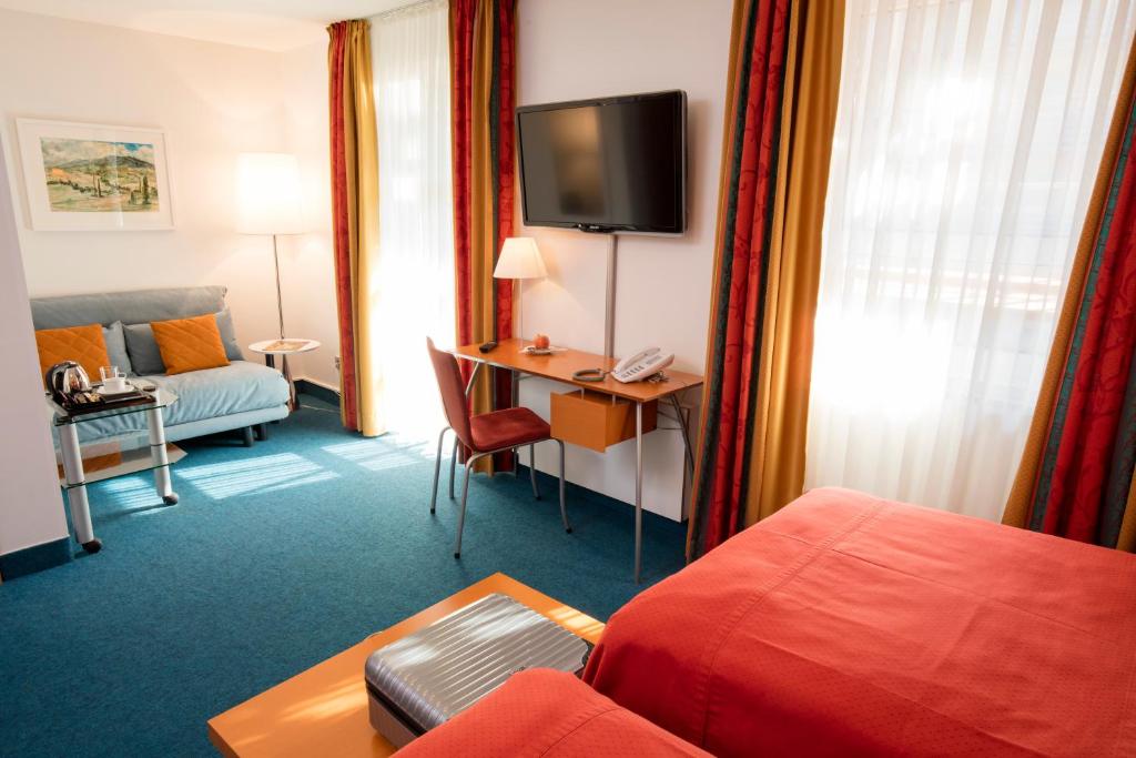 TV a/nebo společenská místnost v ubytování Design Hotel Zollamt