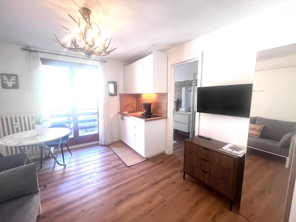 a living room with a kitchen and a dining room at Appartamento Moon River Monolocale in Limone Piemonte