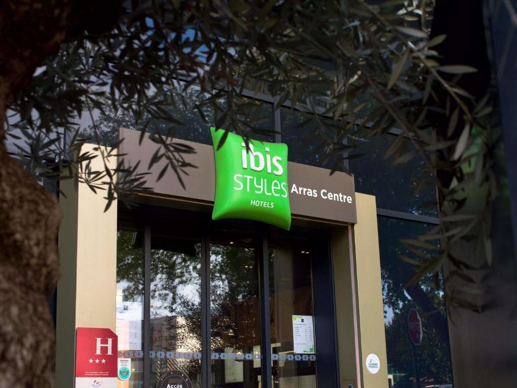 a sign on the front of a building at ibis Styles Arras Centre in Arras