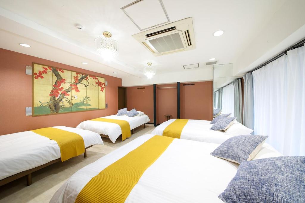 Namba Kuromon 201-Hokusai House 3 Min to Dotonbori 6BR Sleeps 18