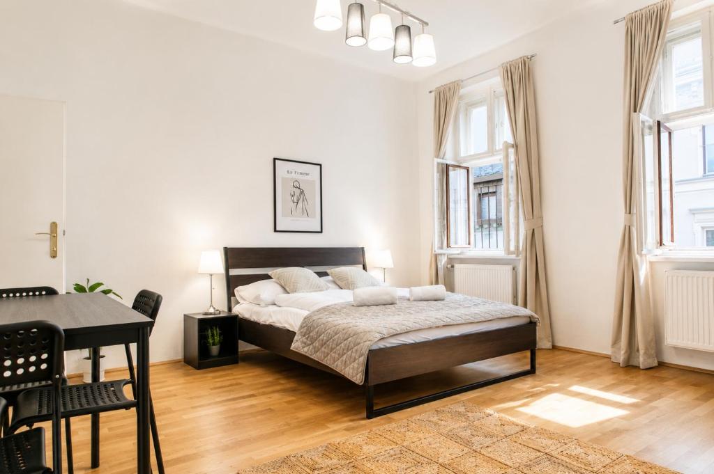 Spacious Two Bedroom Apartment Near Wiener Stadthalle