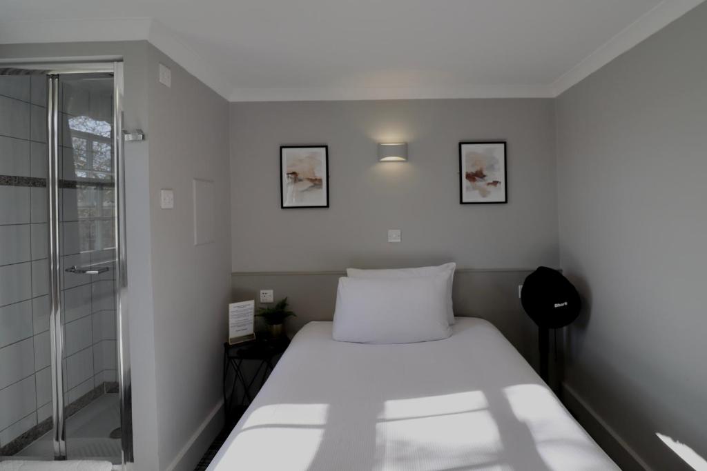 Howard Winchester Hotel - 