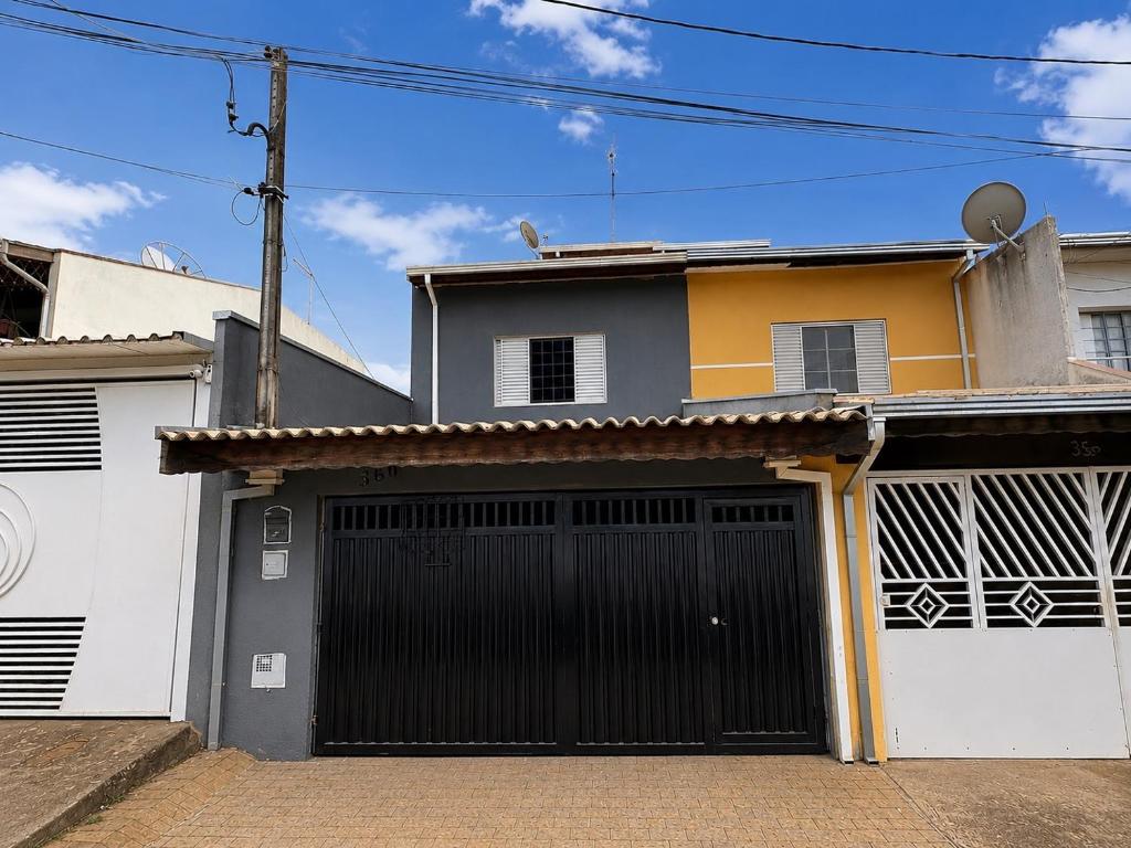 a garage door in front of a house at Morada 360 Casa Inteira para até 09 Pessoas in Sumaré